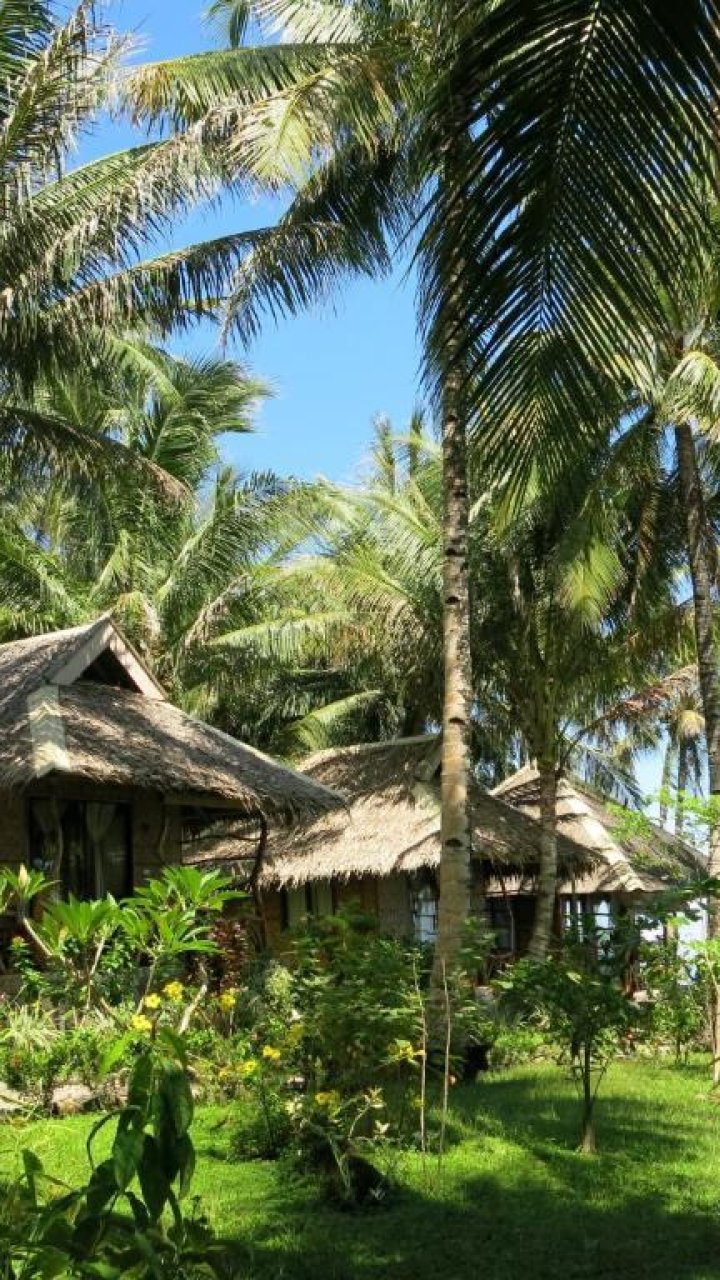 Volcan Beach Eco Retreat & Dive Resort, Camiguin | Mola Mola Travel