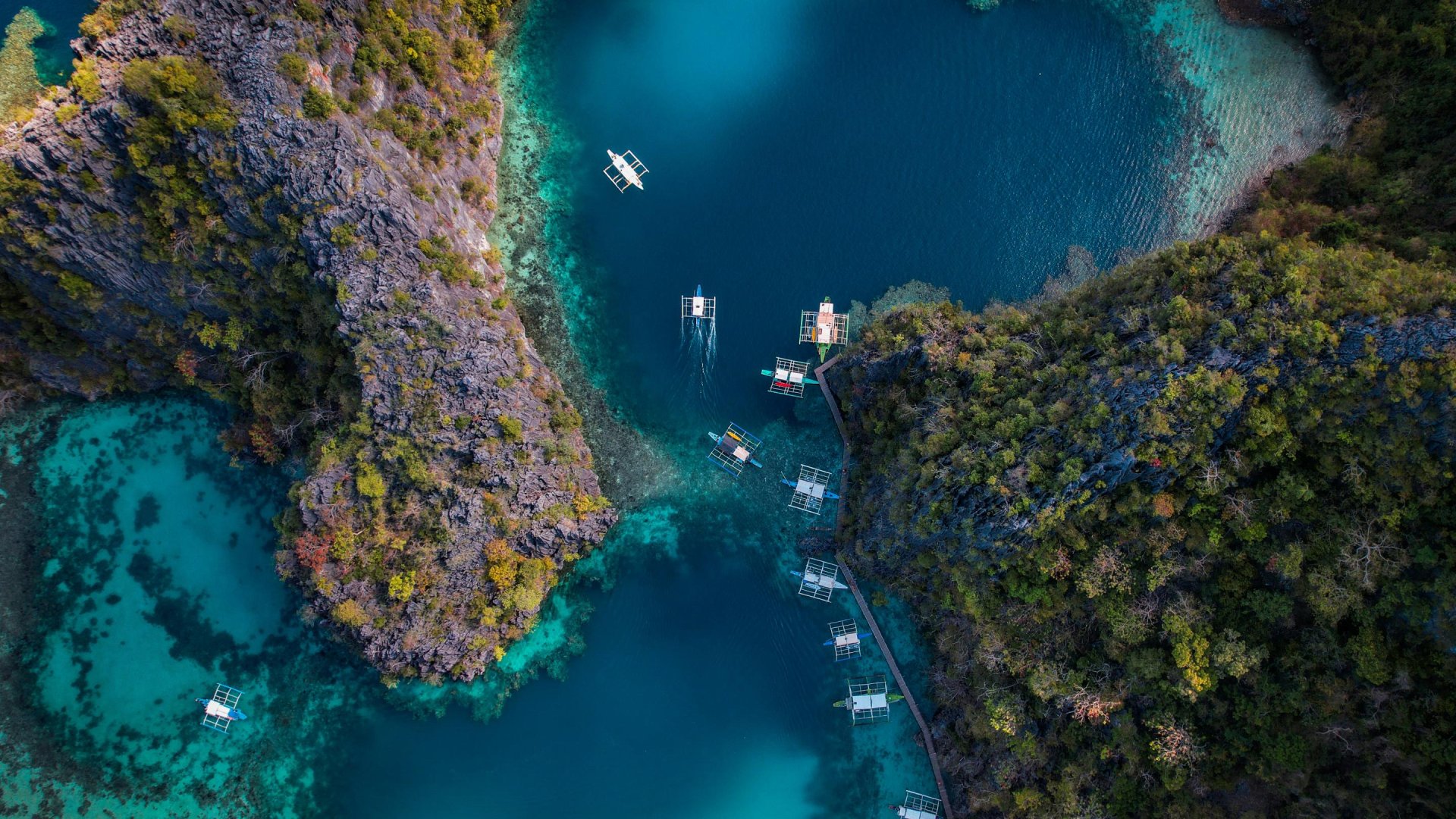 Dronebeeld lagune Coron | Mola Mola Travel
