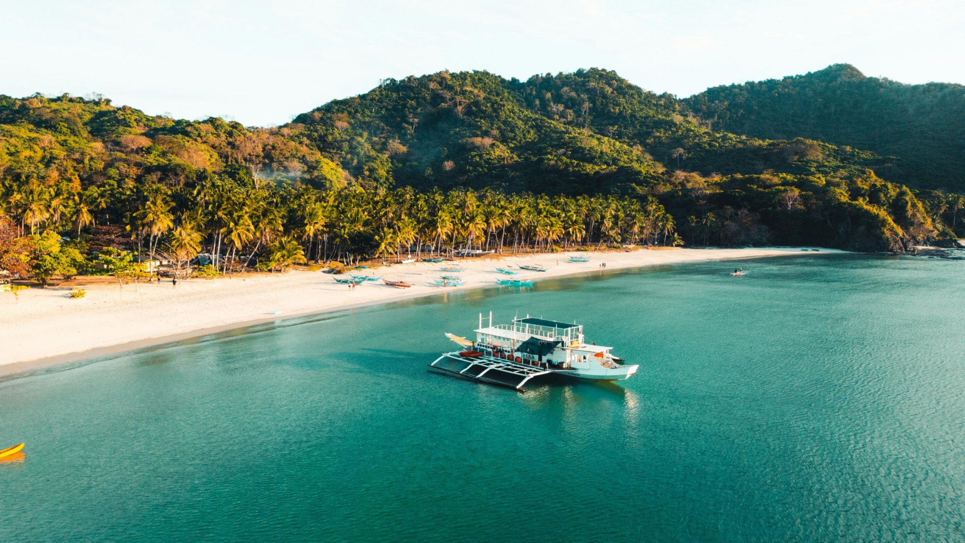 Boot op zee bij El Nido, Palawan - Filipijnen | Mola Mola Travel