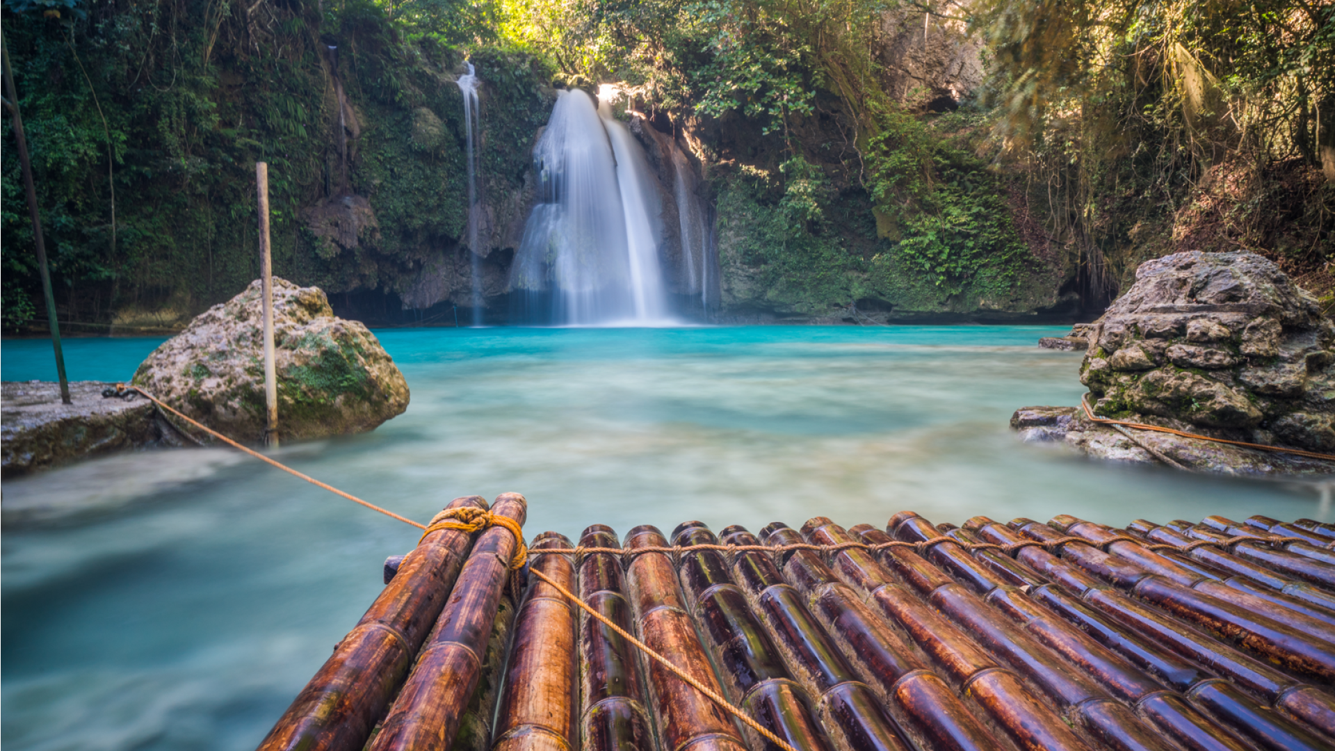 Bamboevloot Kawasan Waterfalls | Molamola.travel