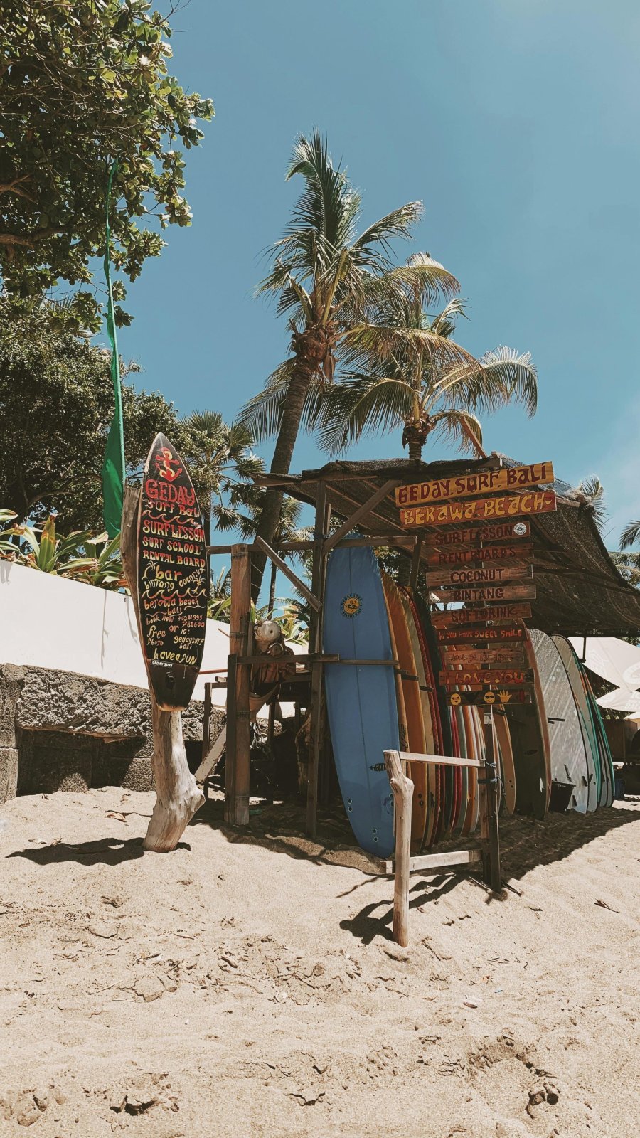 Surfplanken verhuur Berawa Beach, Canggu - Bali | Mola Mola Travel