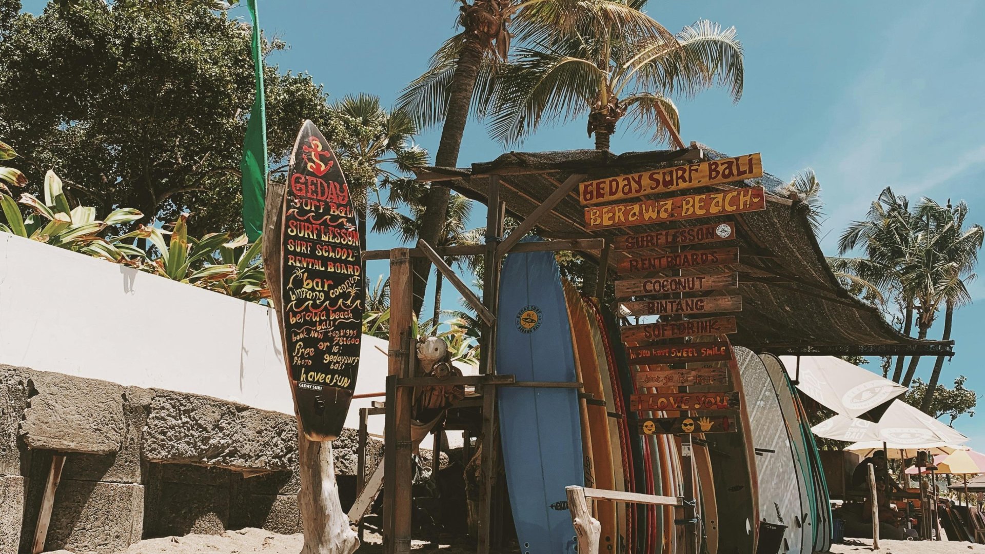 Surfplanken verhuur Berawa Beach, Canggu - Bali | Mola Mola Travel