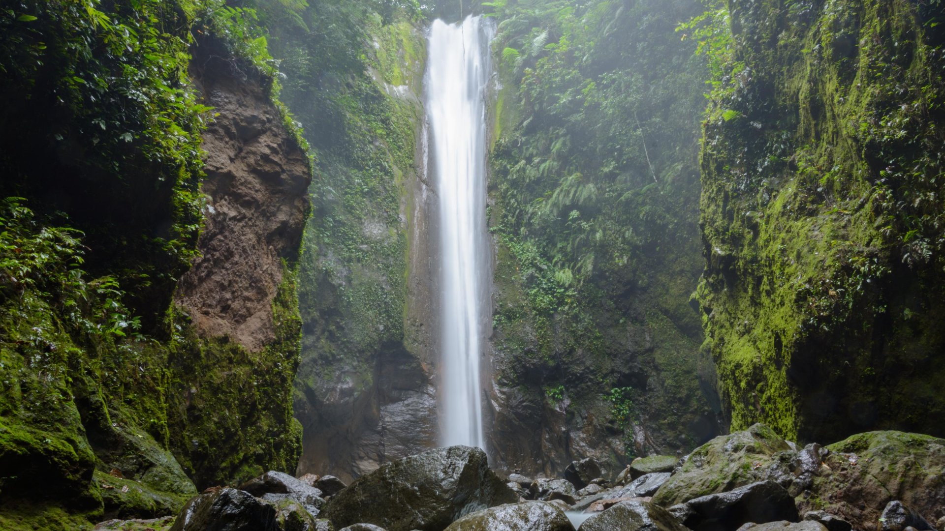 Casaroro Waterfalls | Mola Mola Travel